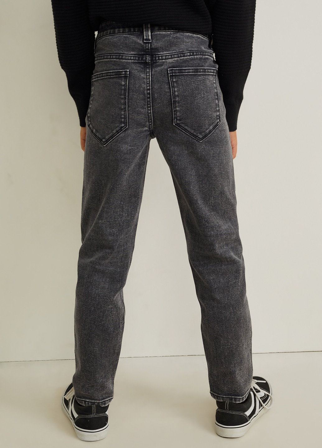 Черные демисезонные слим джинсы C&A