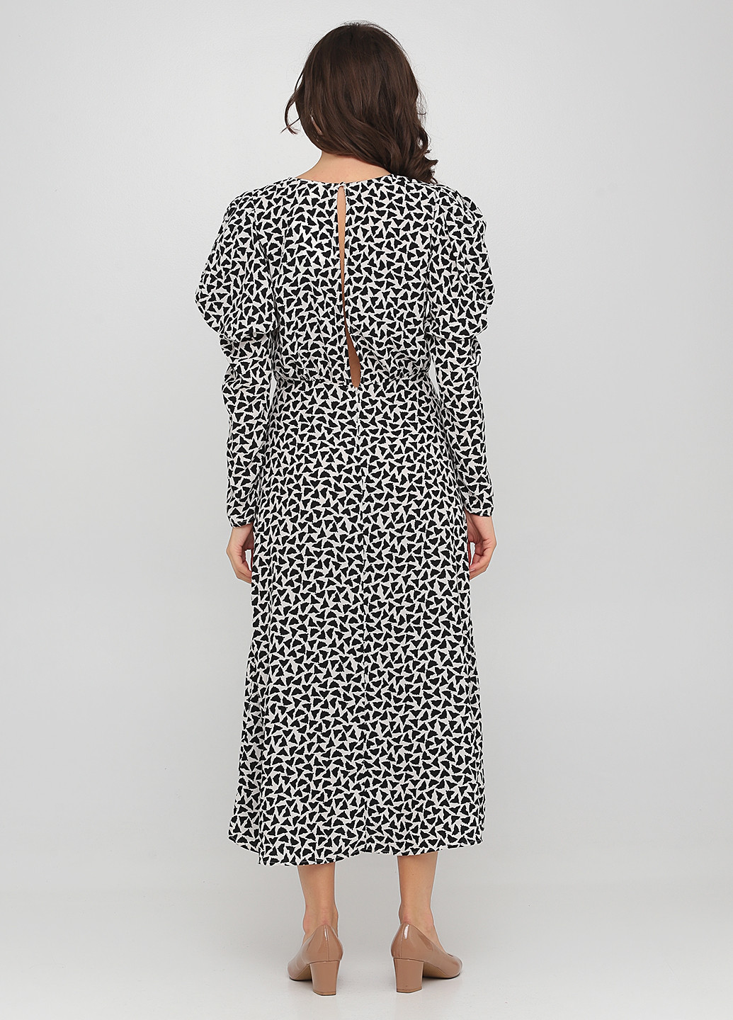 Черно-белое кэжуал платье клеш H&M с геометрическим узором