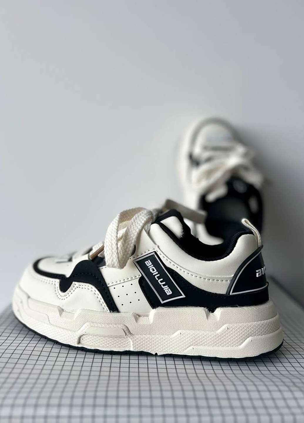 Белые демисезонные кроссовки Kimboo