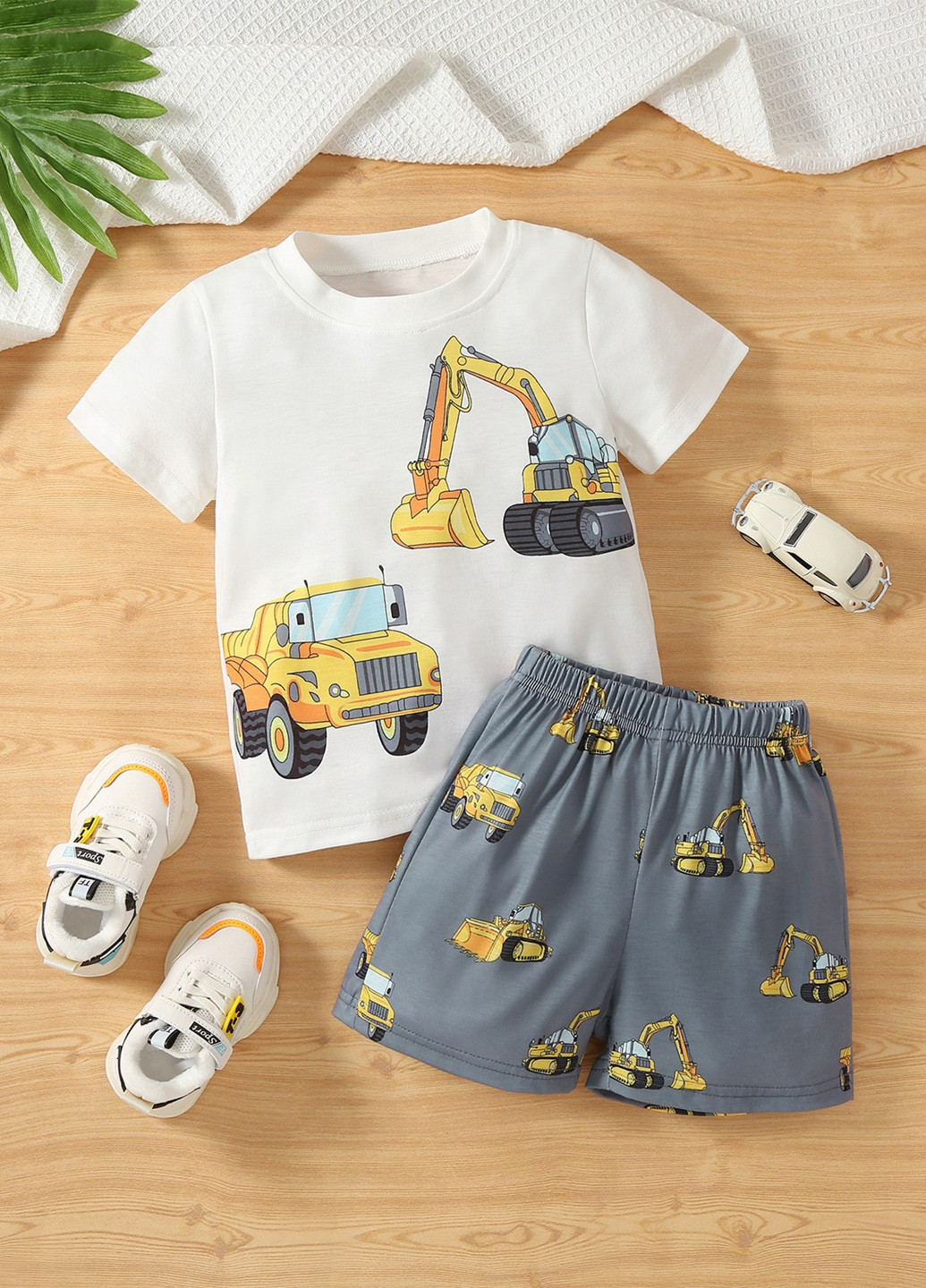 Комбінований літній костюм (футболка, шорти) з шортами SHEIN