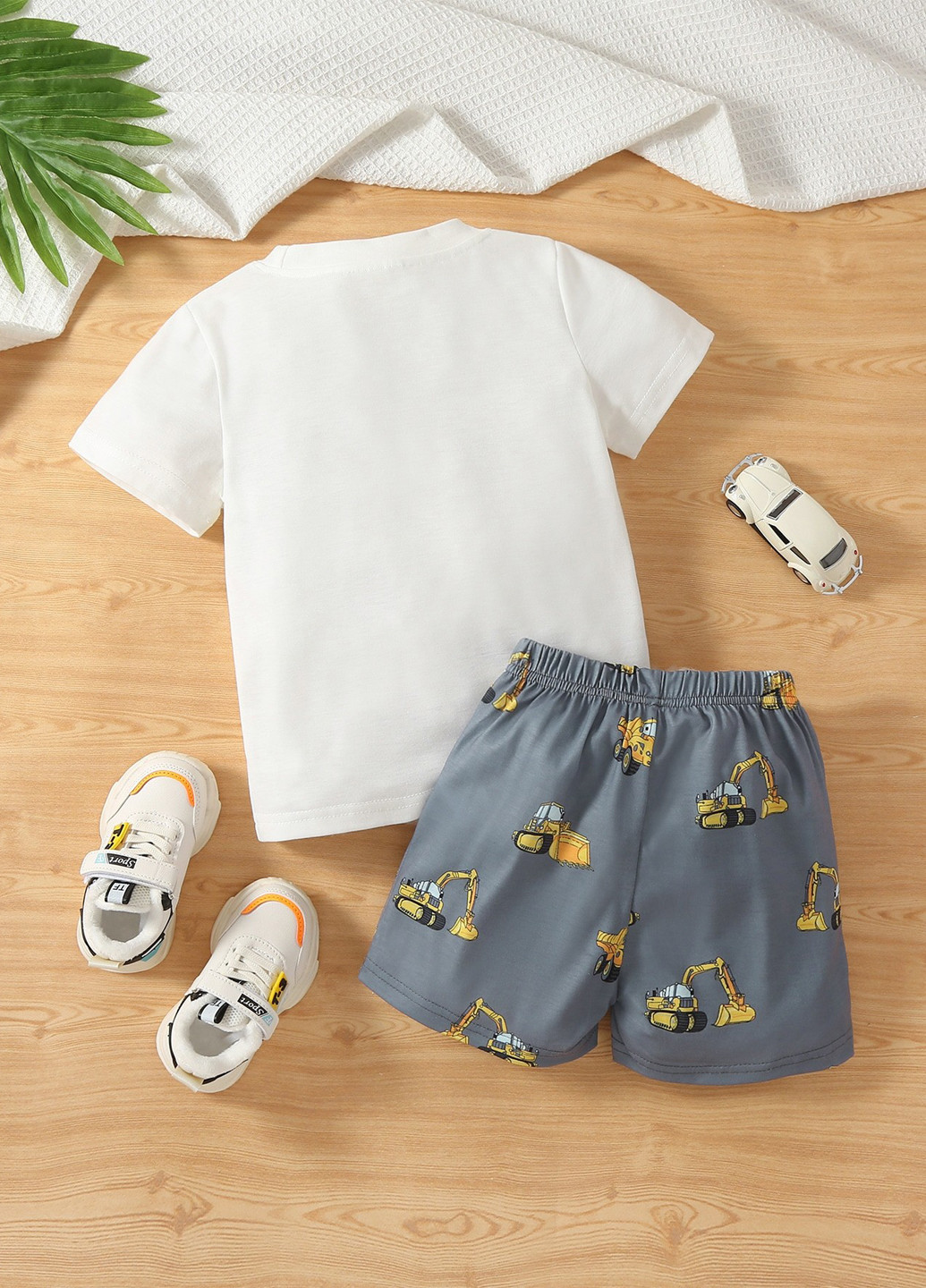 Комбінований літній костюм (футболка, шорти) з шортами SHEIN