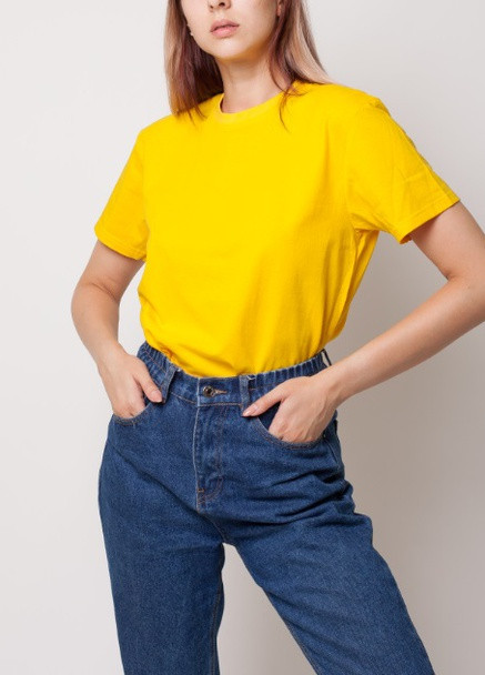 Желтая летняя футболка однотонная хлопковая стандарт Габби