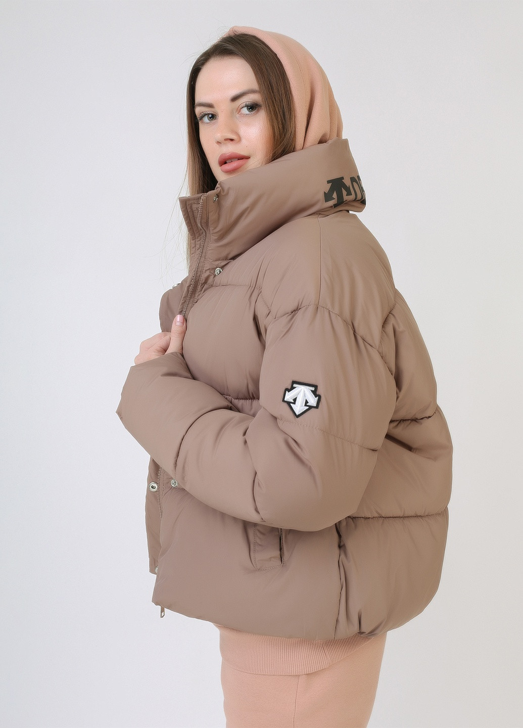 Бежевая демисезонная куртка короткая sp descente No Brand