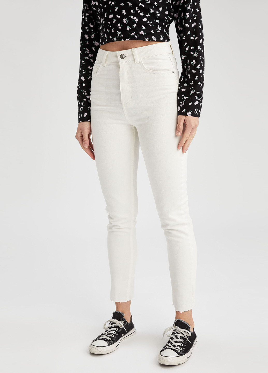 Белые демисезонные скинни, укороченные джинсы DeFacto