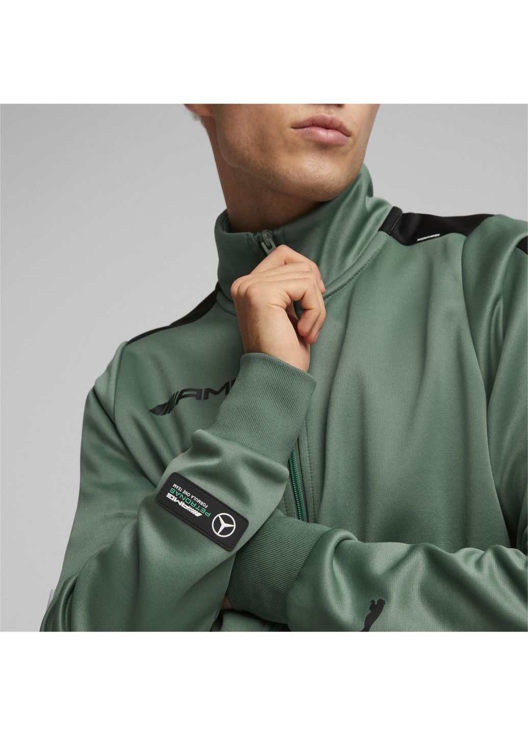 Куртка Mercedes-AMG Petronas Motorsport Formula One MT7 Track Jacket Men Puma однотонная зелёная спортивная хлопок, полиэстер, эластан
