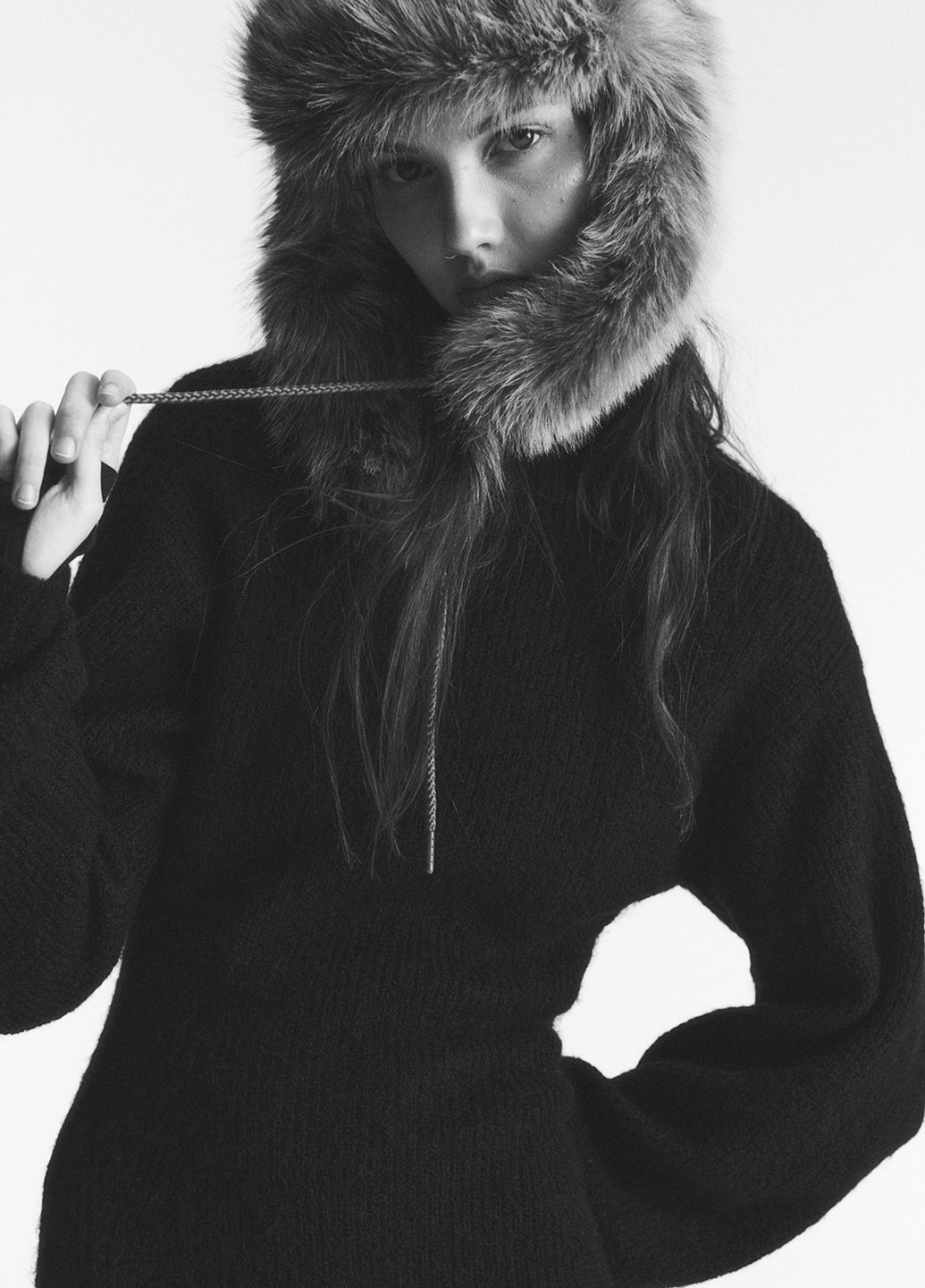 Черное кэжуал платье платье-свитер H&M однотонное