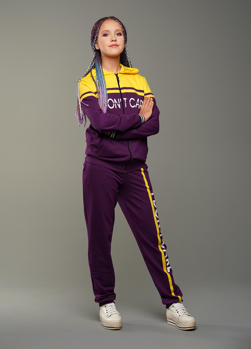 Фиолетовый демисезонный спортивный костюм с надписями Sinthia (193404787)