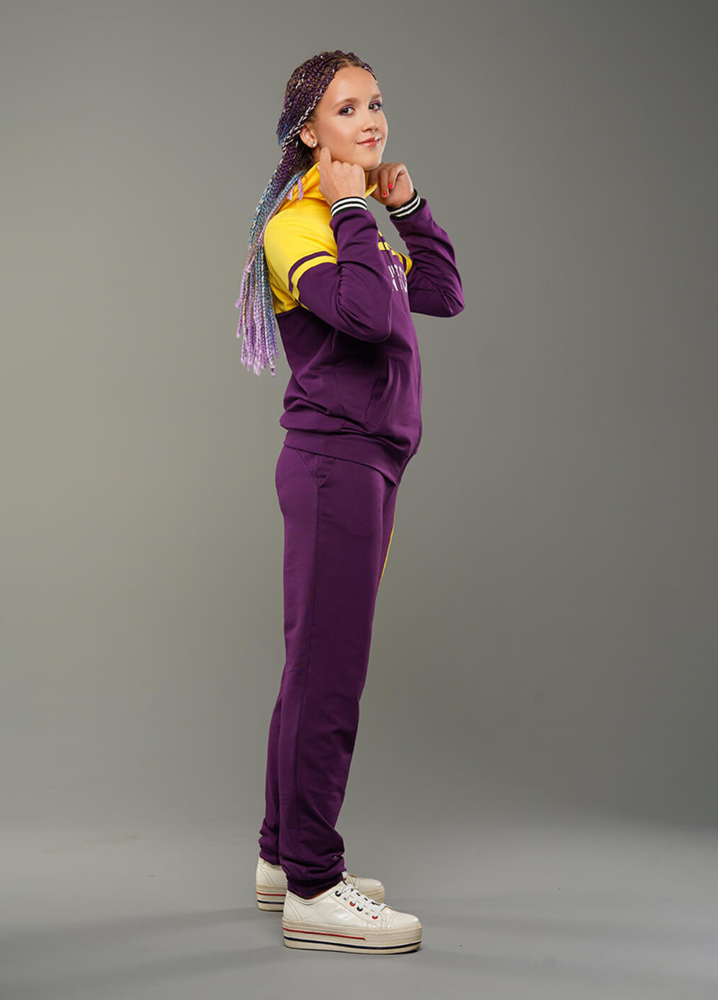 Фиолетовый демисезонный спортивный костюм с надписями Sinthia (193404787)