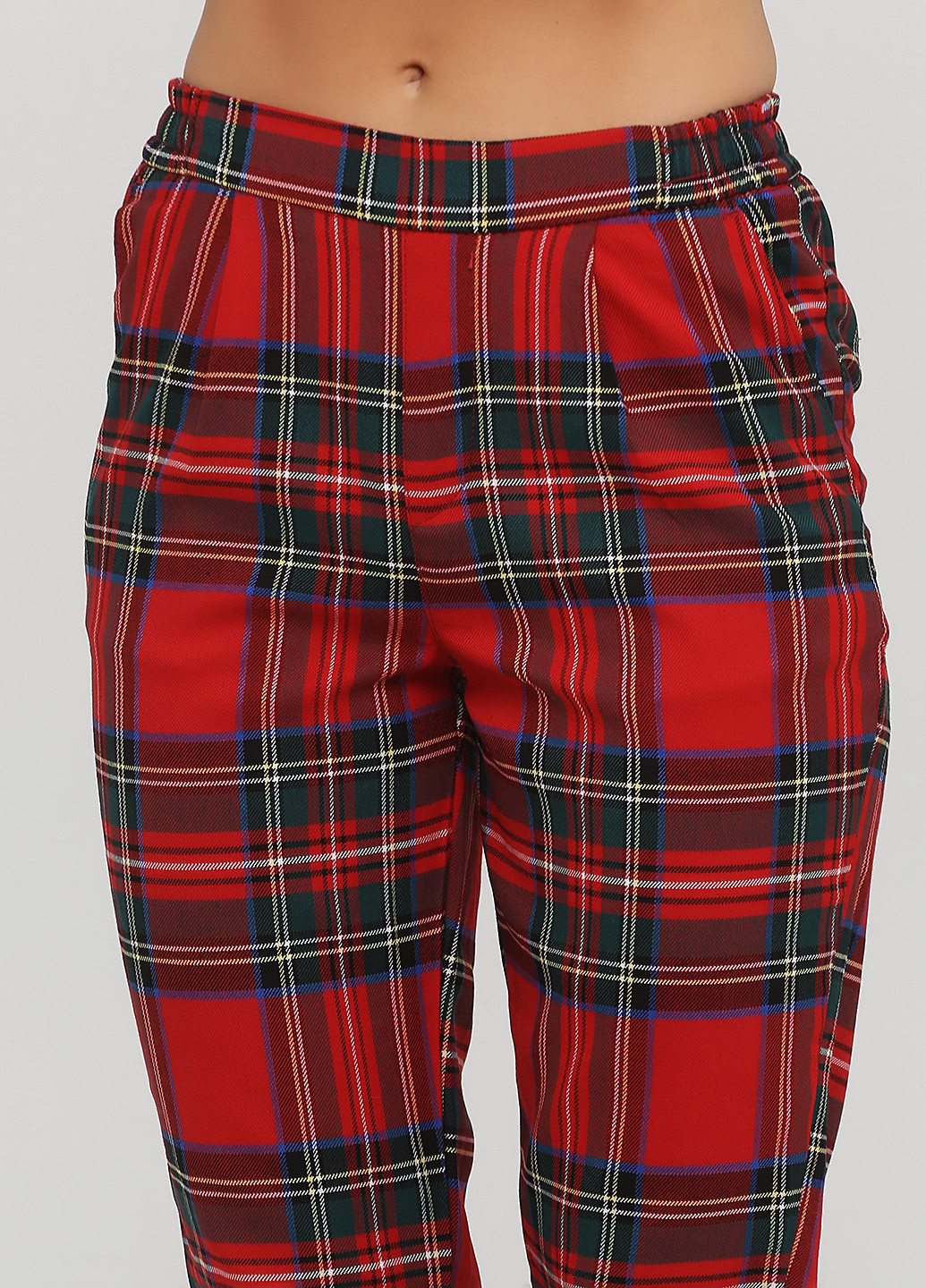 Красные кэжуал демисезонные зауженные, укороченные брюки Pull & Bear