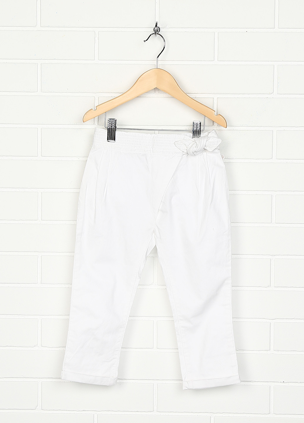 Белые кэжуал демисезонные прямые брюки Okaidi