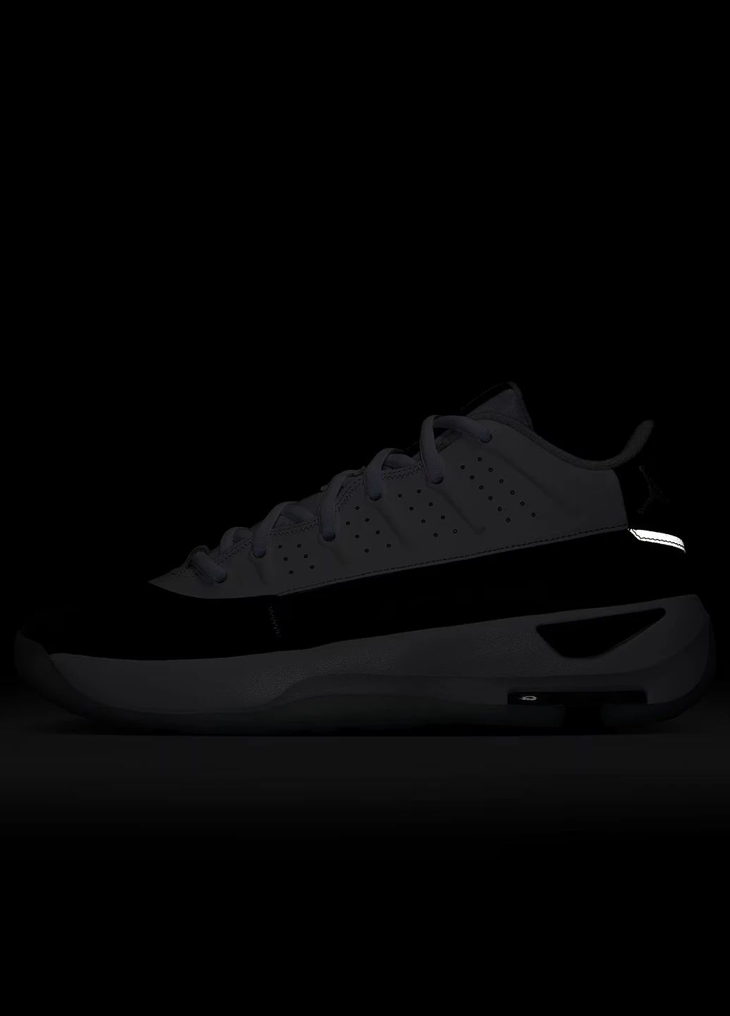 Чорно-білі кросівки всесезон Jordan Jordan MAX AURA 7