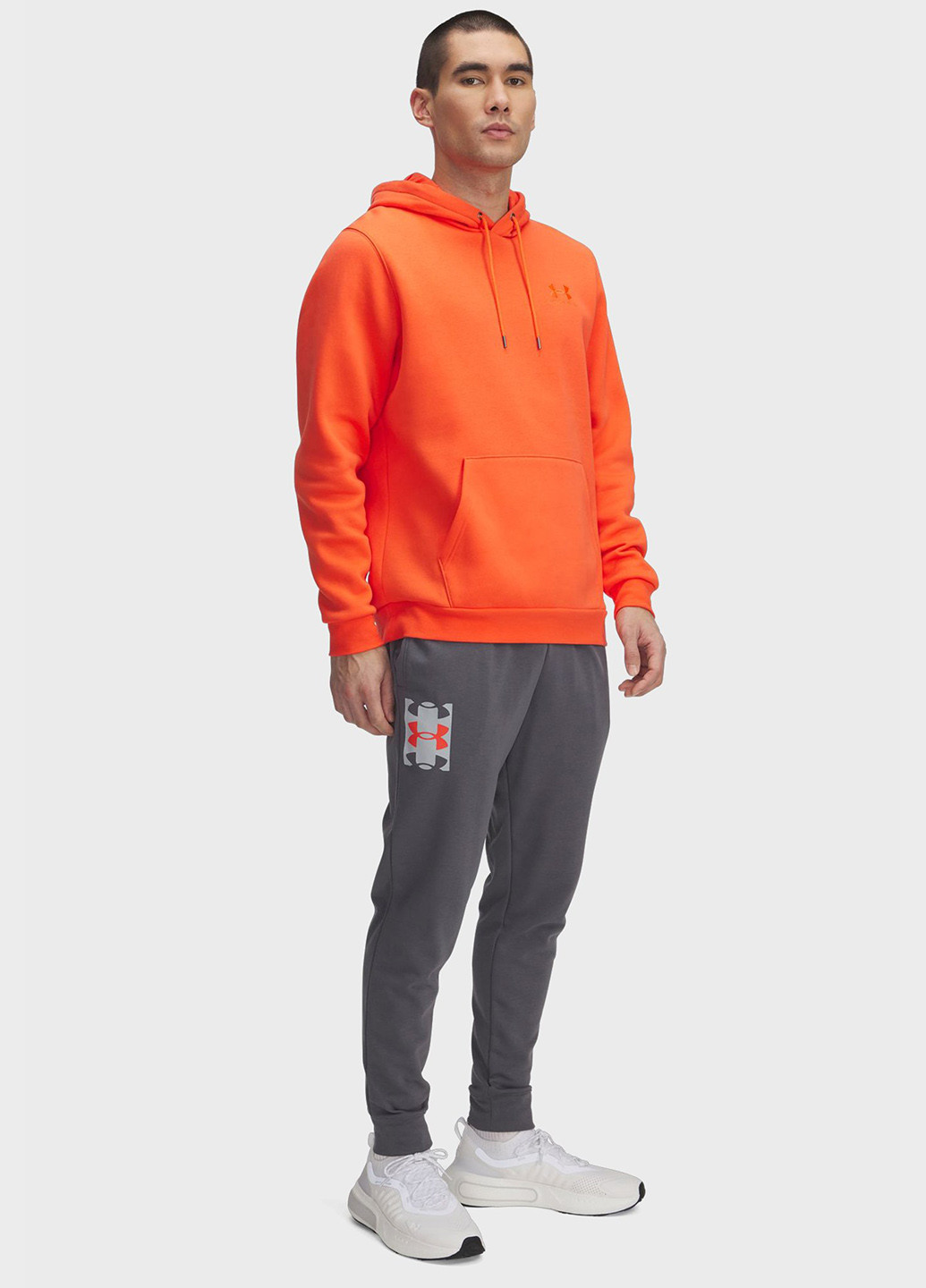 Серые спортивные демисезонные джоггеры брюки Under Armour