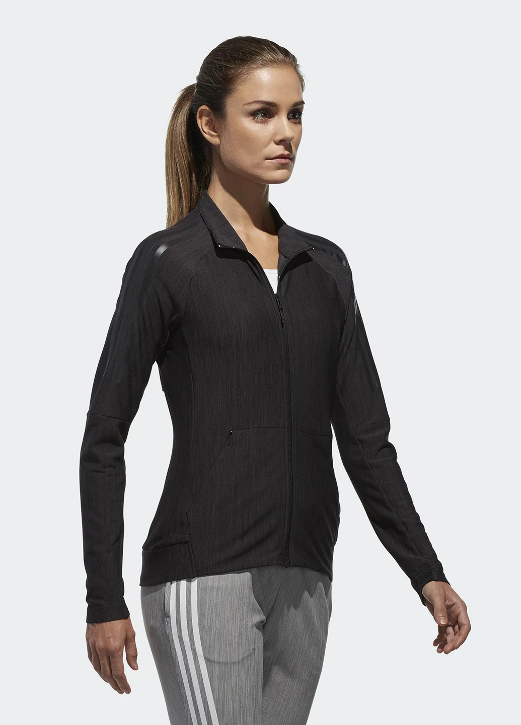 Черная демисезонная куртка adidas