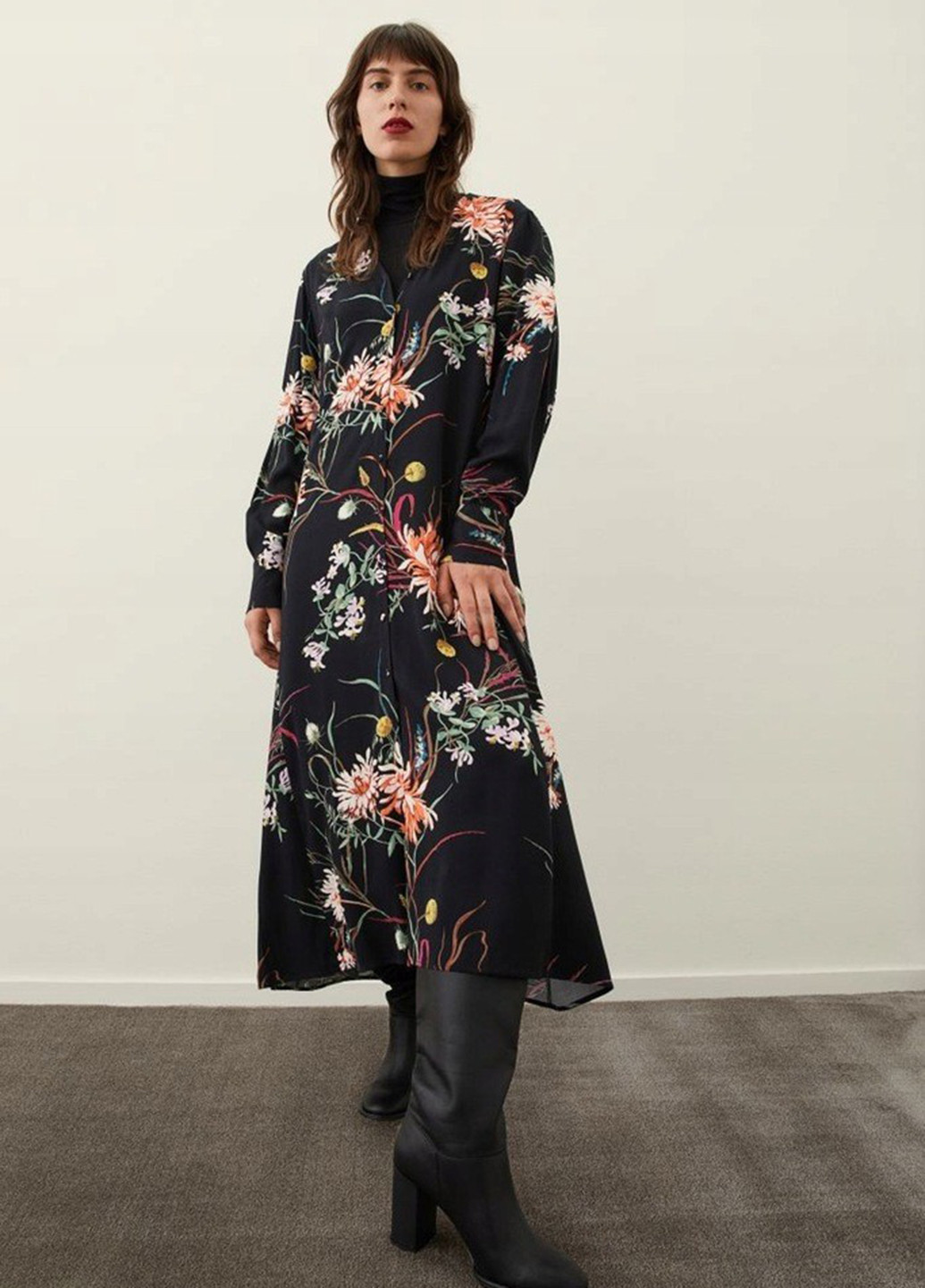 Черное кэжуал платье рубашка H&M с цветочным принтом