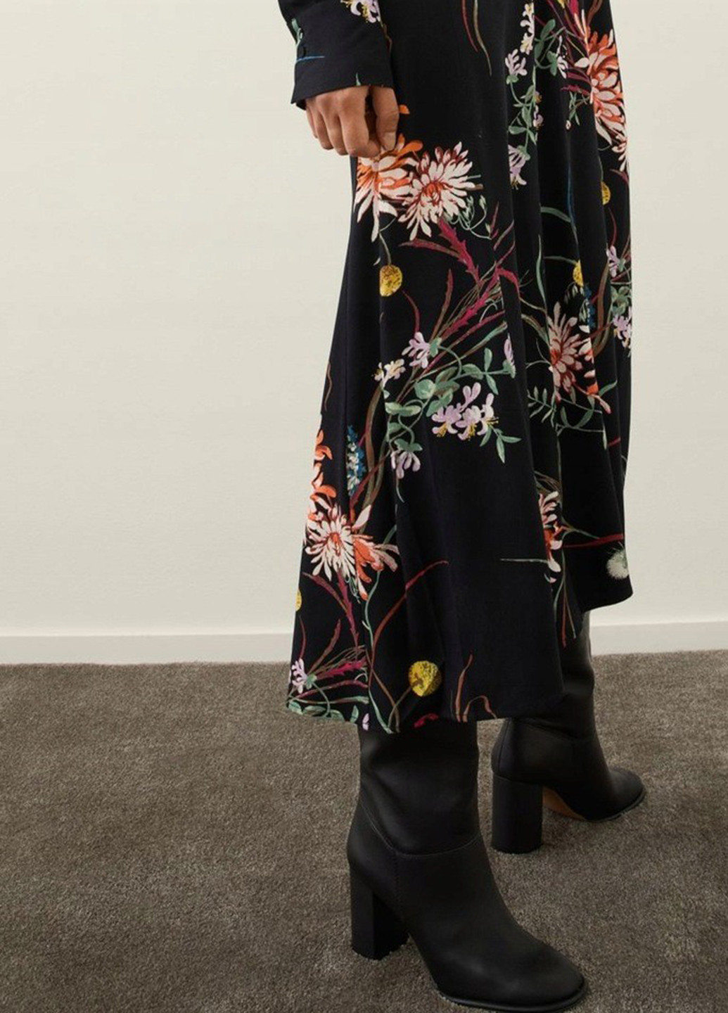 Черное кэжуал платье рубашка H&M с цветочным принтом