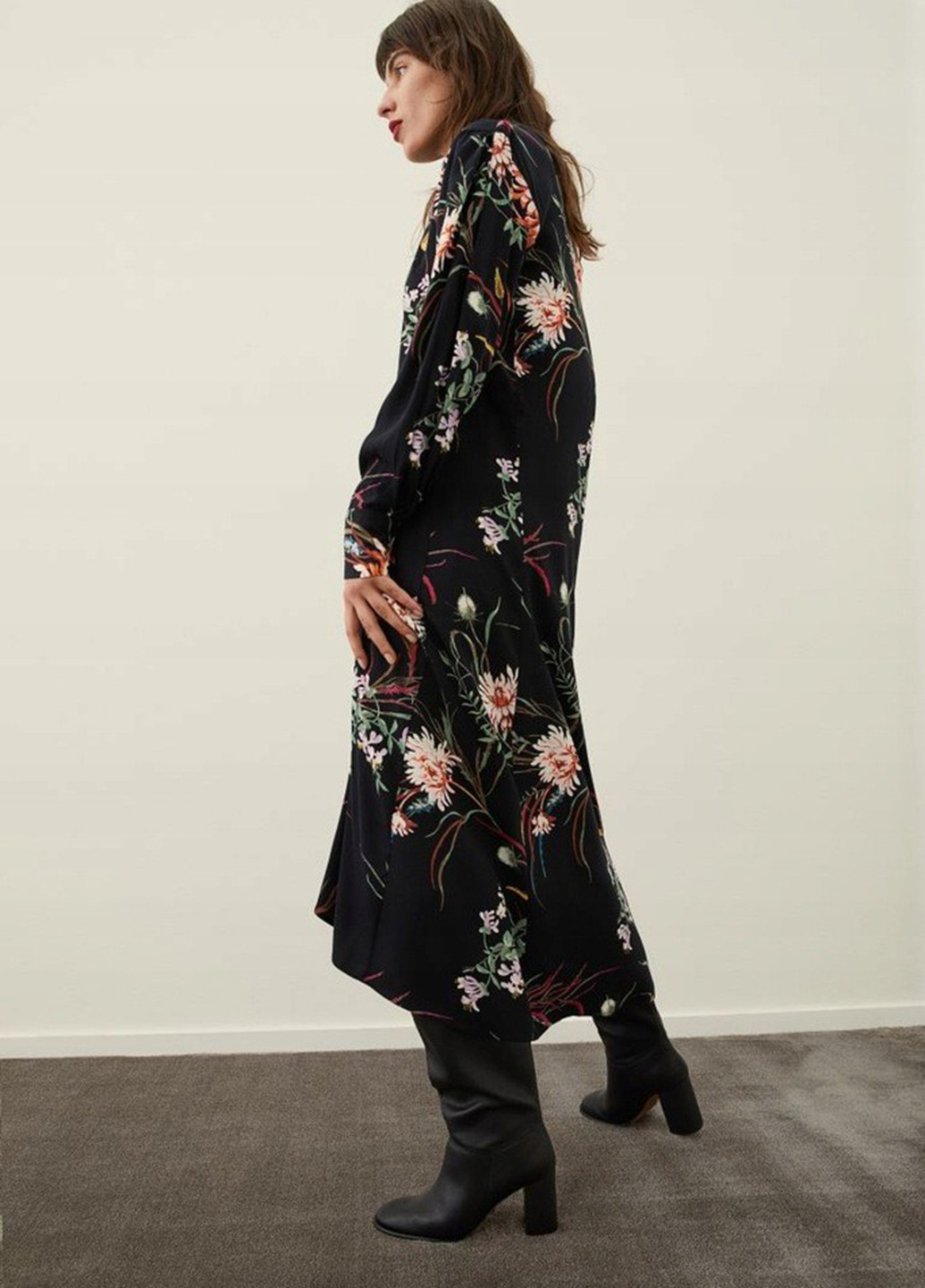 Черное кэжуал платье рубашка H&M с цветочным принтом