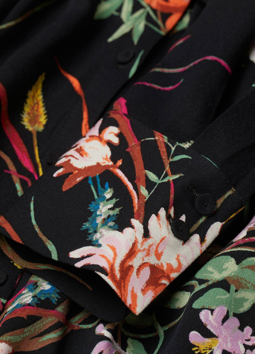 Черное кэжуал платье рубашка H&M с цветочным принтом