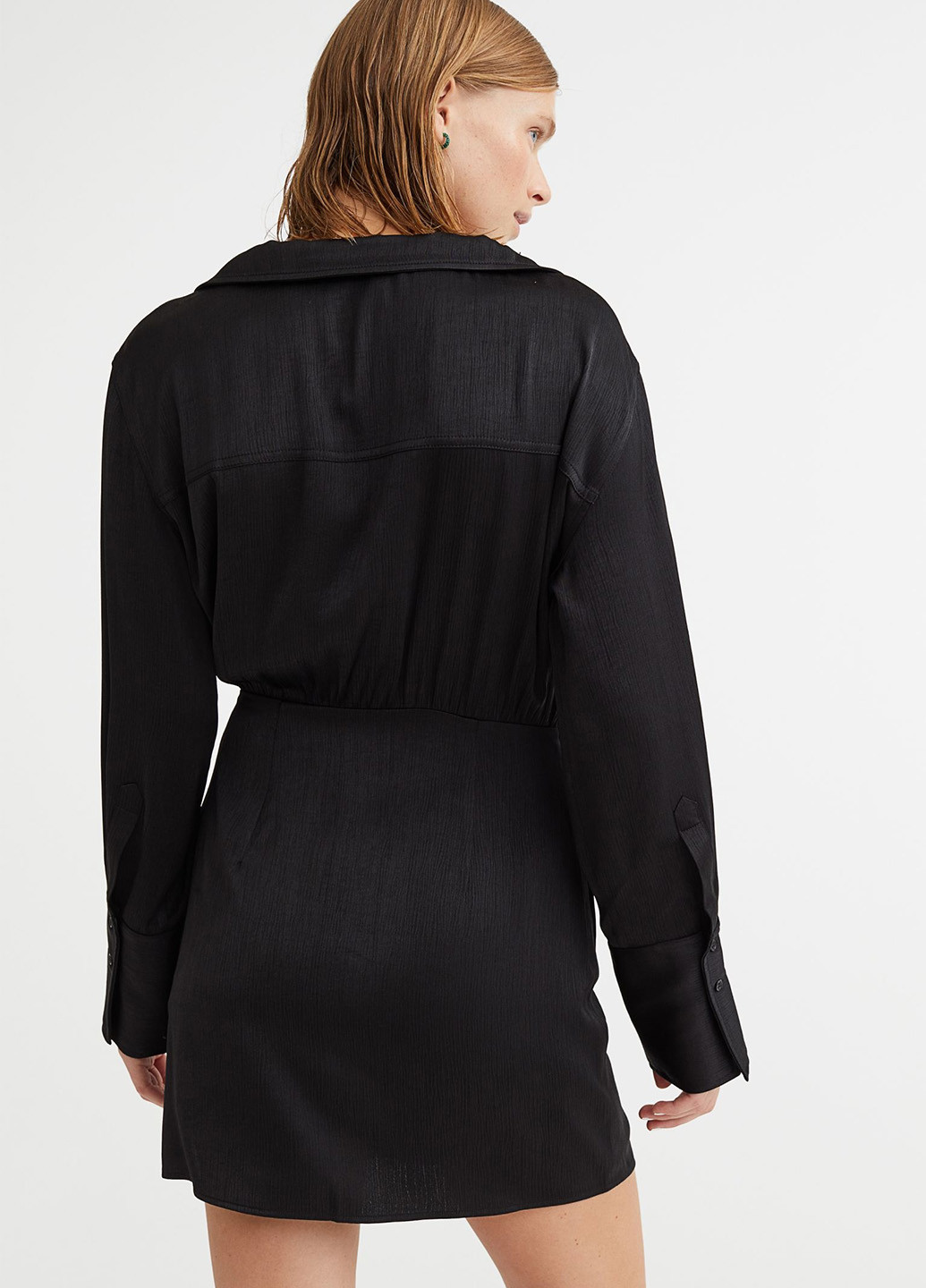Черное кэжуал платье на запах H&M однотонное