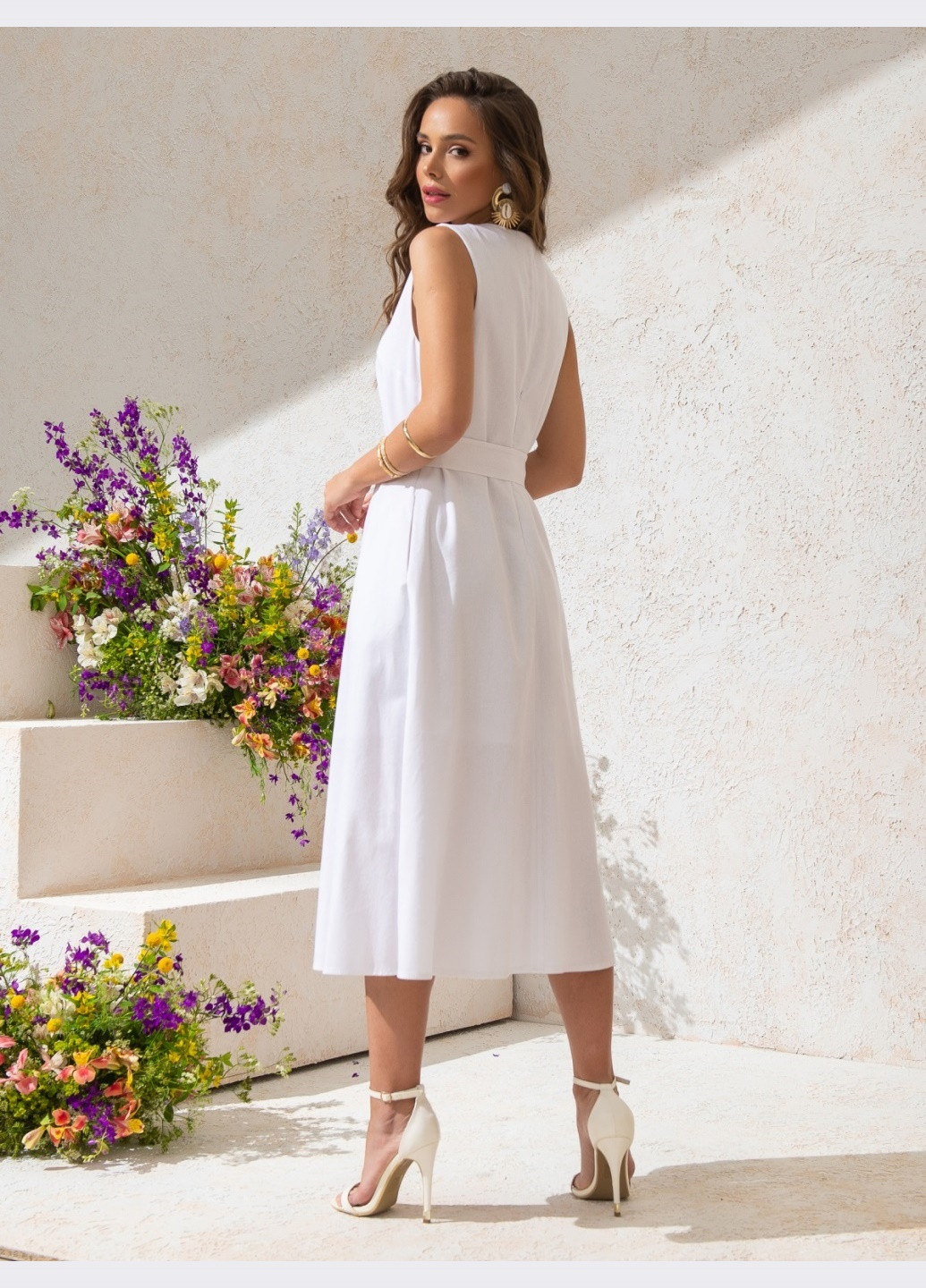 Білий кежуал приталене кежуал плаття з білого льону на ґудзиках однотонне кльош Dressa однотонна