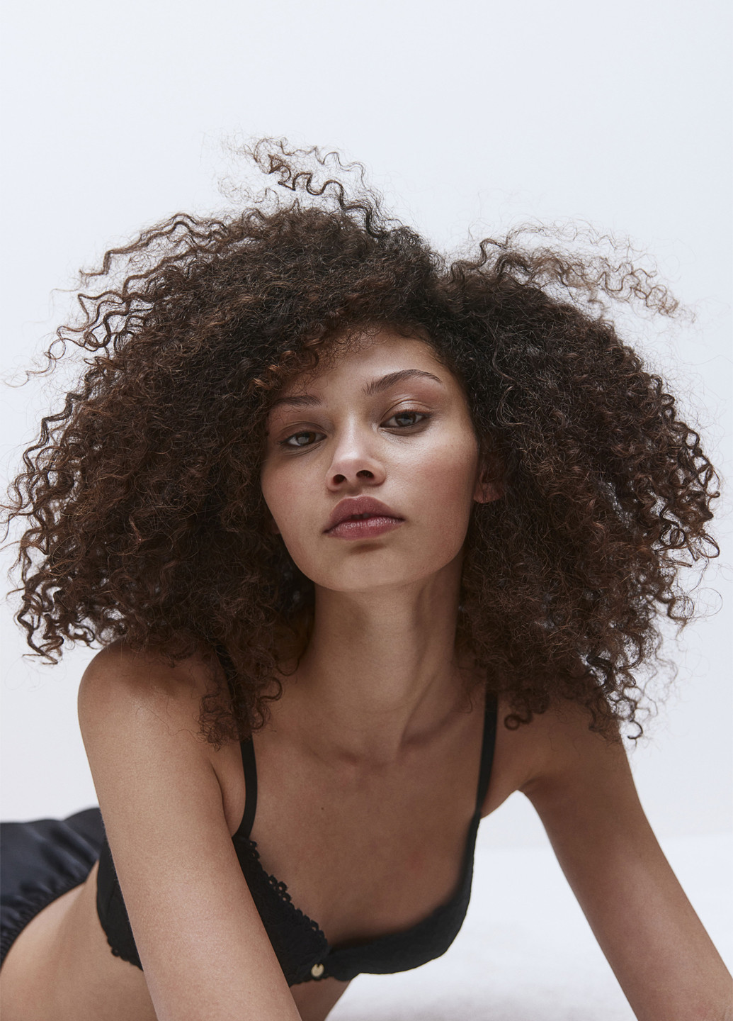 Чёрный корбей бюстгальтер H&M с косточками полиамид