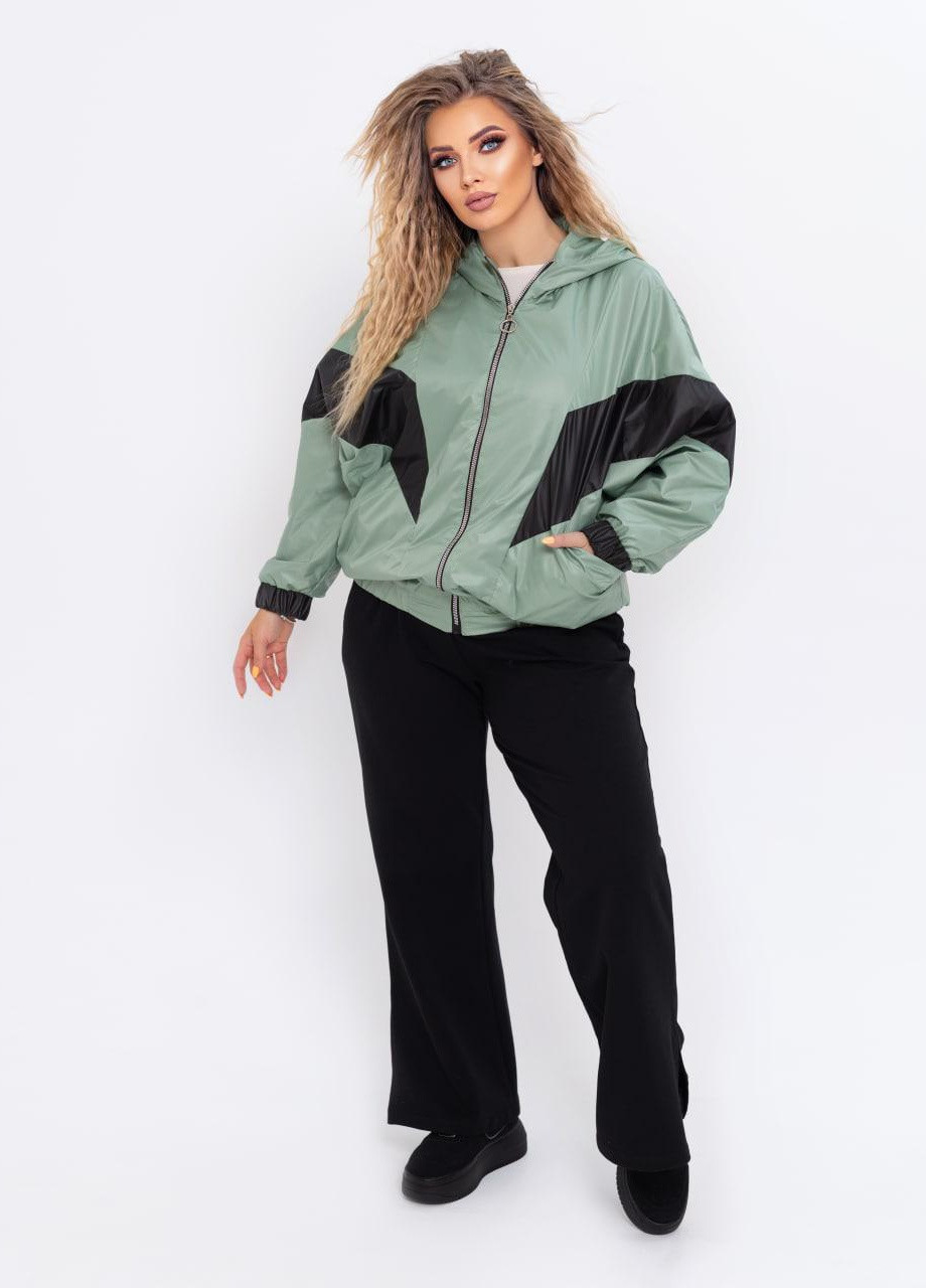 Оливкова куртка женская с капюшоном на подкладке оливкового цвета р.50/52 374487 New Trend