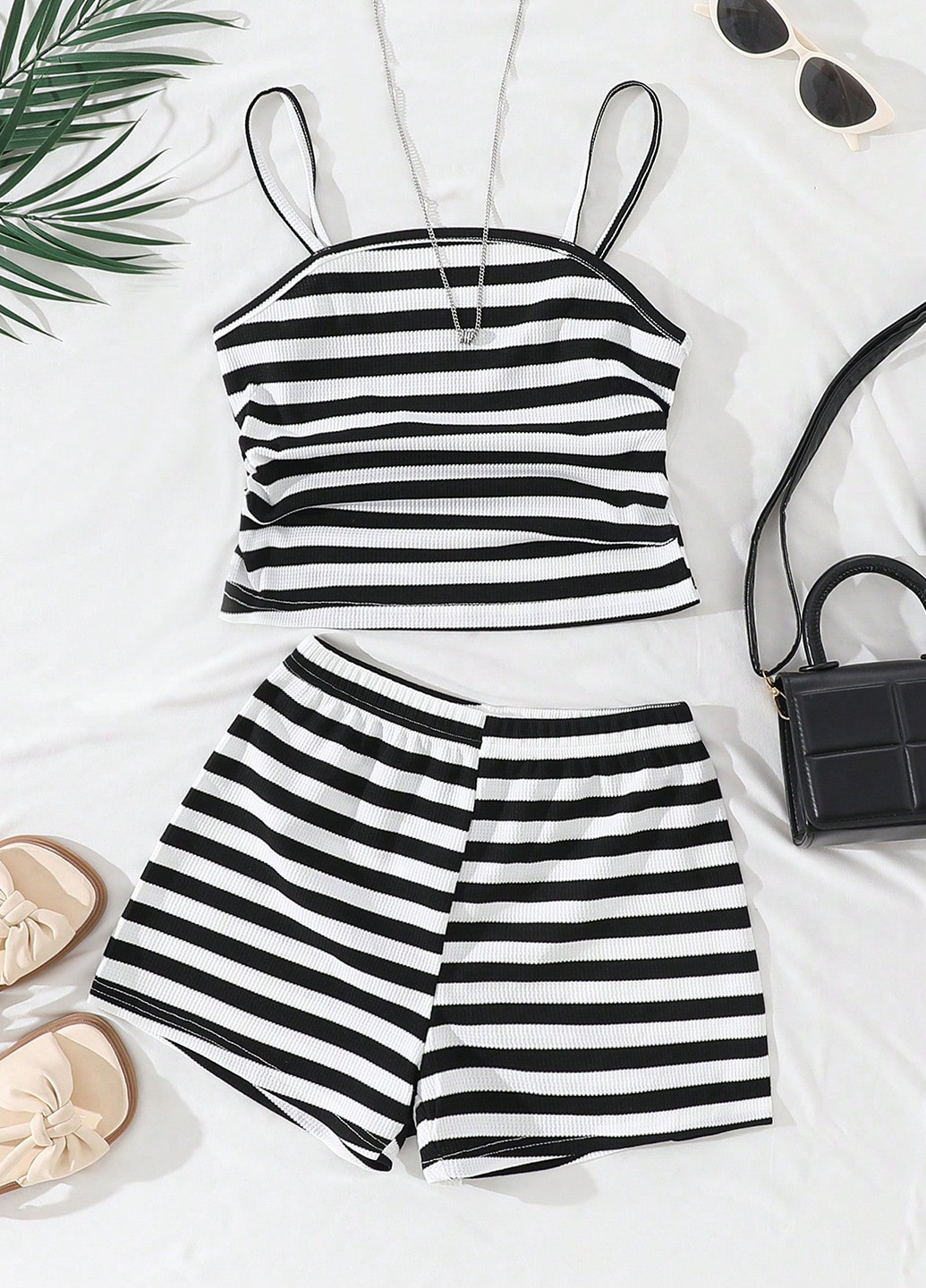 Чорно-білий літній костюм (майка, шорти) SHEIN