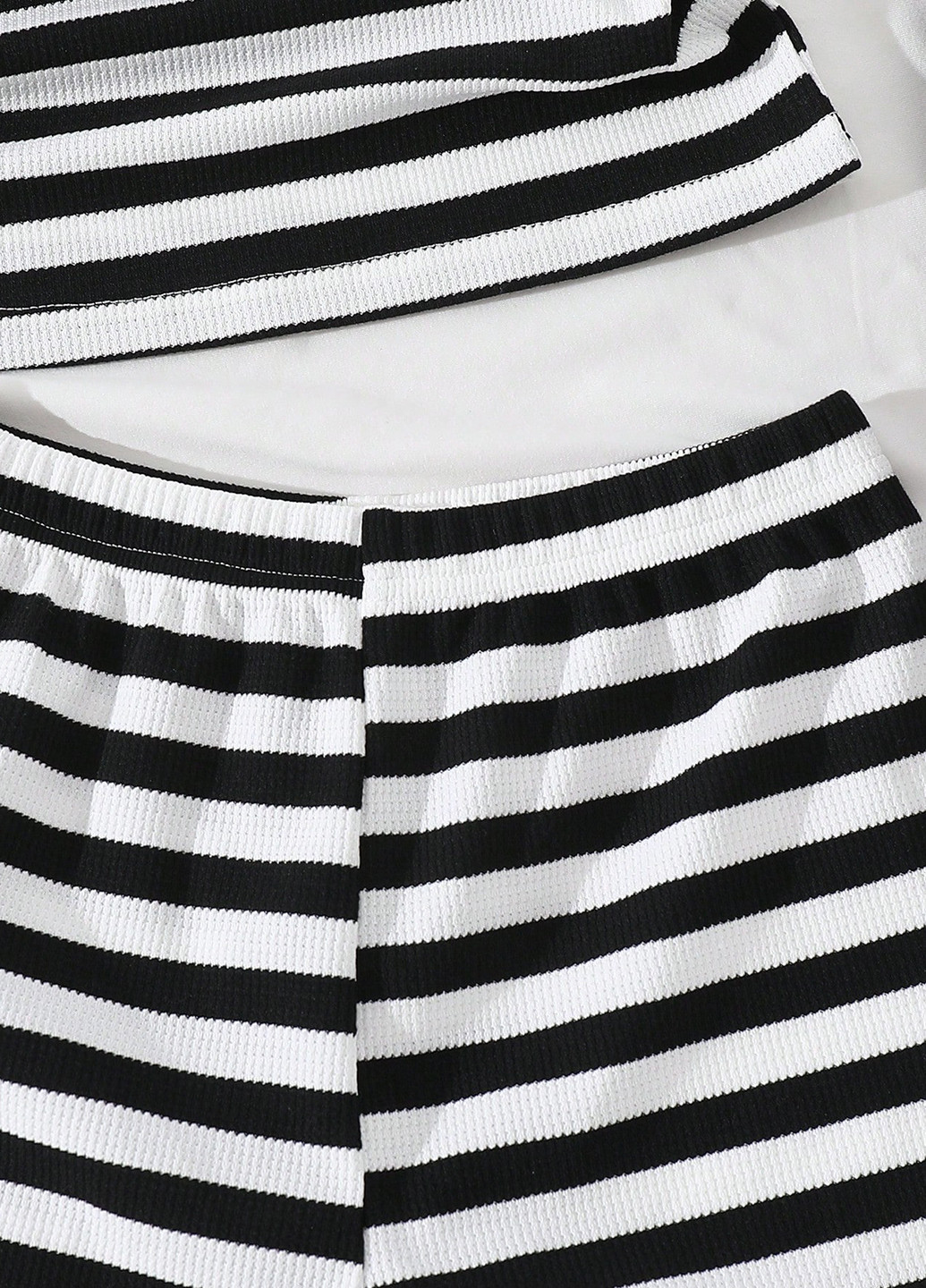 Чорно-білий літній костюм (майка, шорти) SHEIN