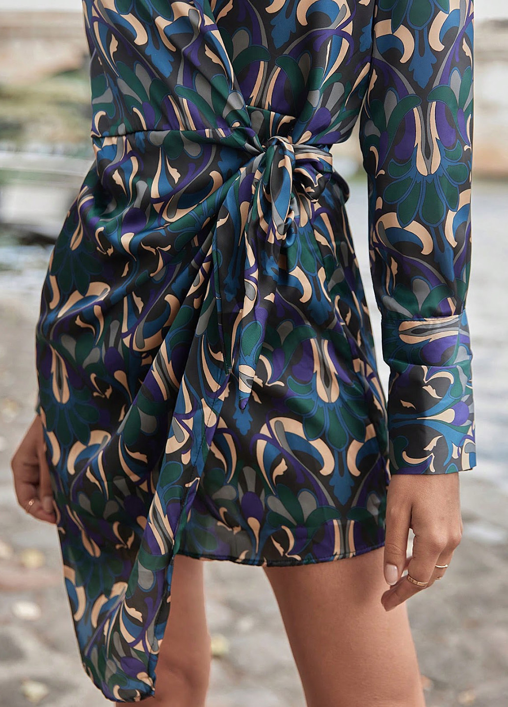 Комбінована кежуал сукня на запах SHEIN з абстрактним візерунком