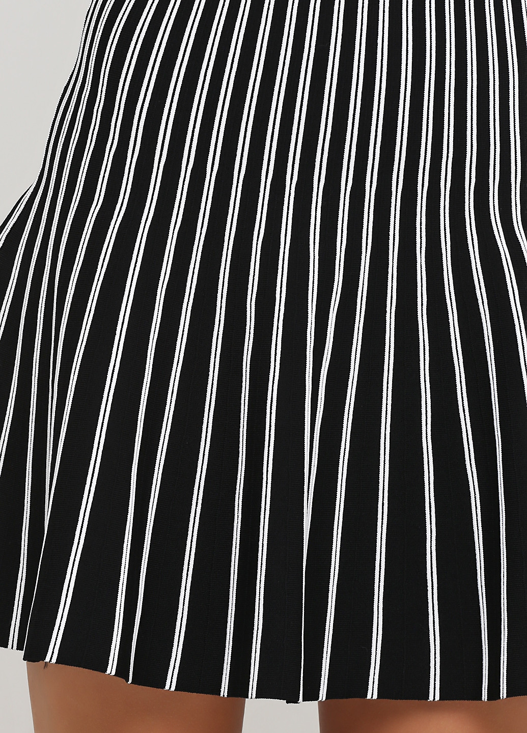 Черная кэжуал в полоску юбка Maje плиссе, клешированная