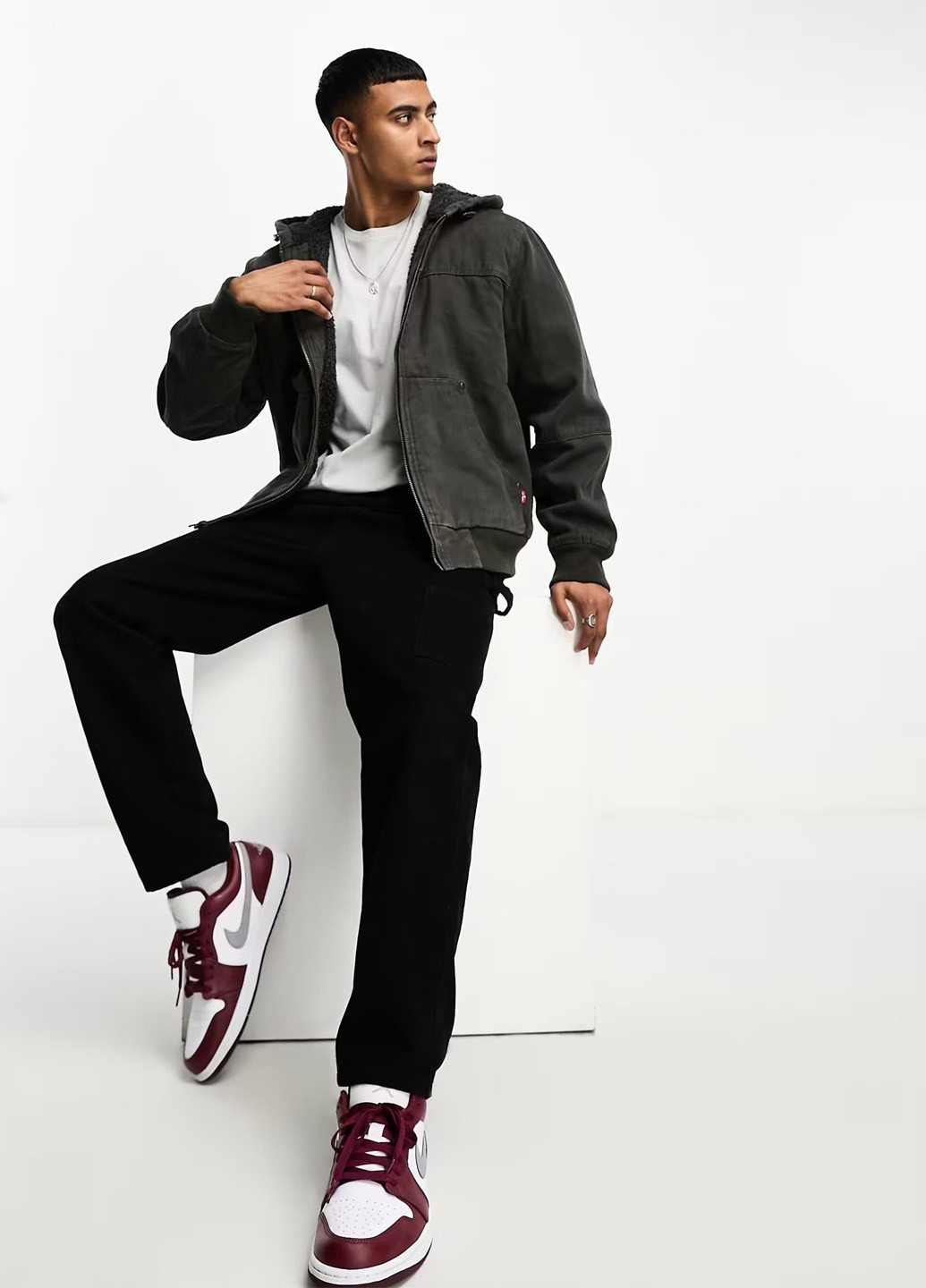 Темно-серая демисезонная куртка Levi's