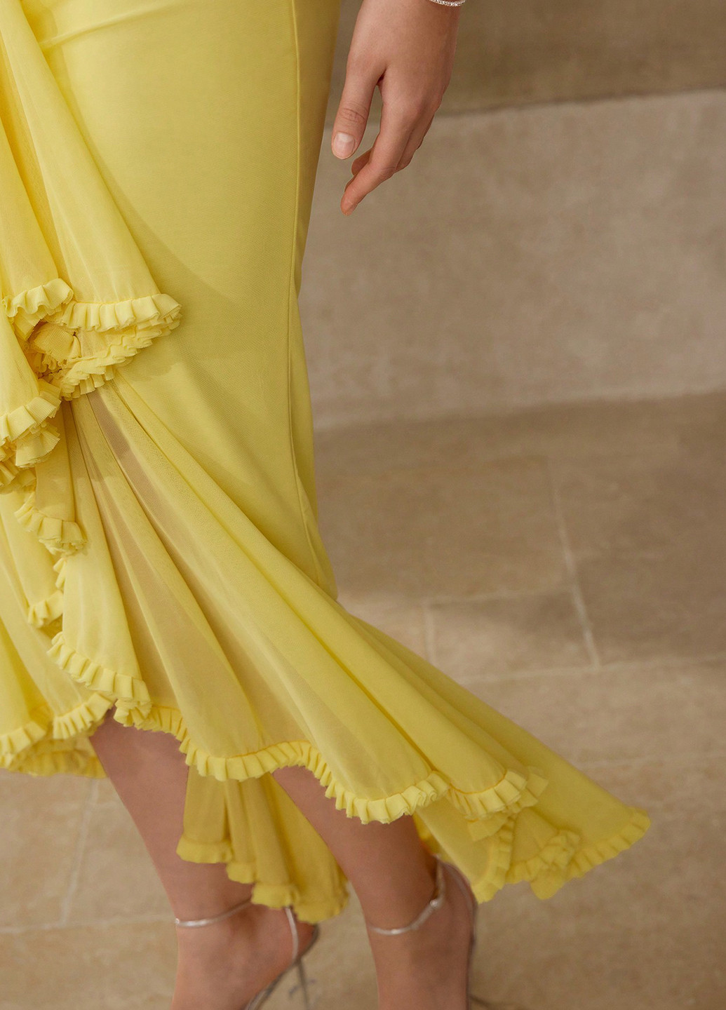 Желтое праздничный, вечернее платье годе, с открытыми плечами, с открытой спиной SHEIN однотонное