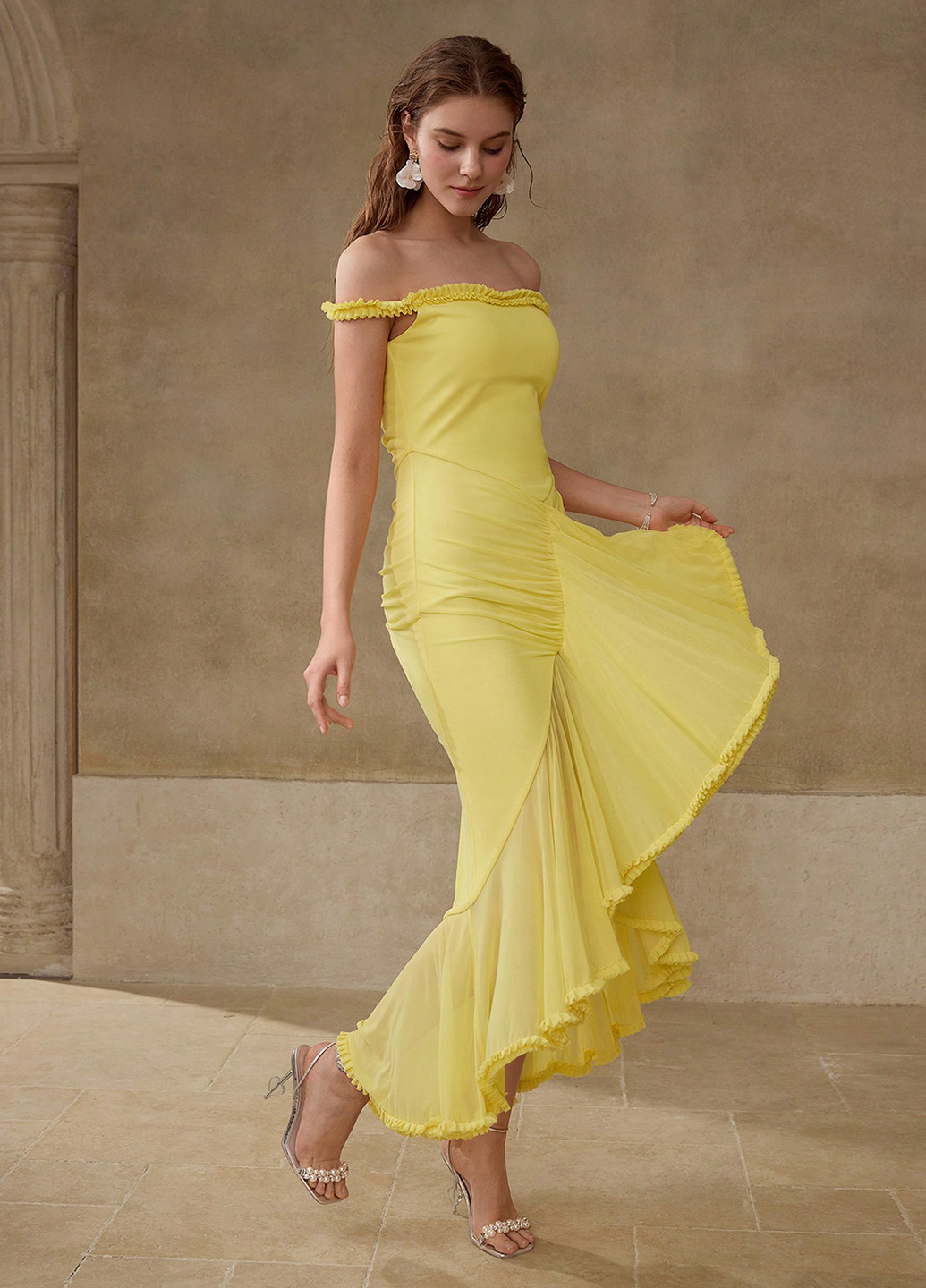 Желтое праздничный, вечернее платье годе, с открытыми плечами, с открытой спиной SHEIN однотонное