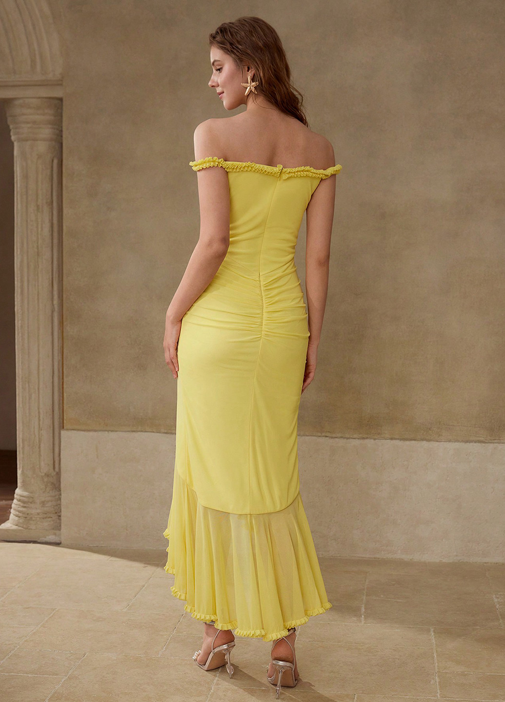 Желтое праздничный, вечернее платье годе, с открытыми плечами, с открытой спиной SHEIN однотонное