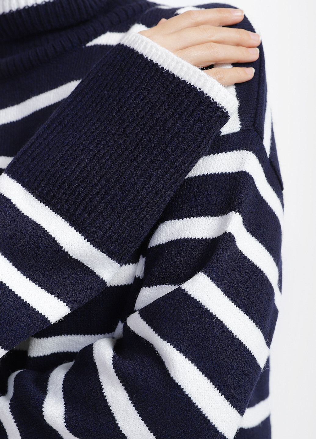 Черный зимний свитер Sewel