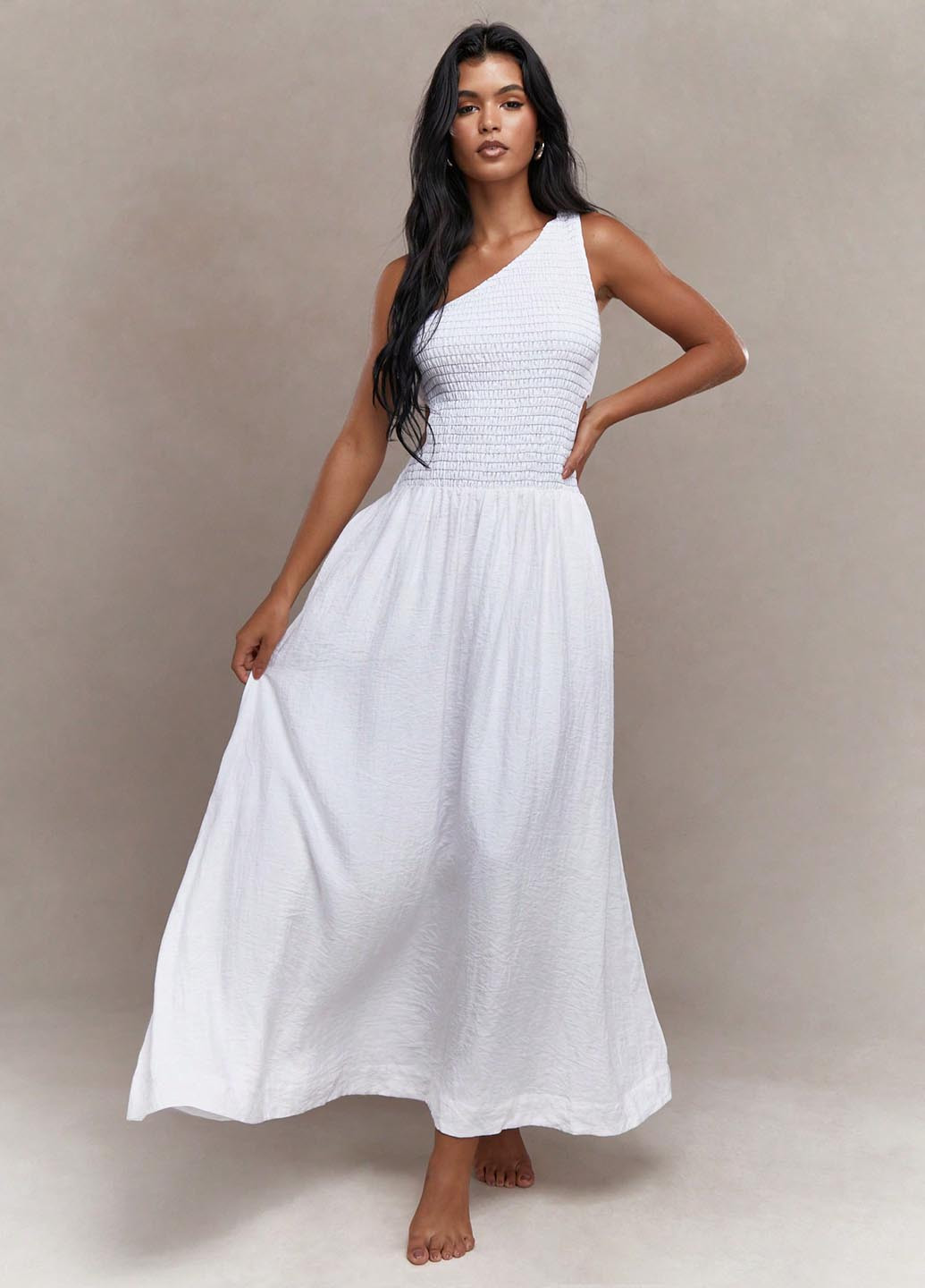 Белое домашнее платье на одно плечо SHEIN однотонное
