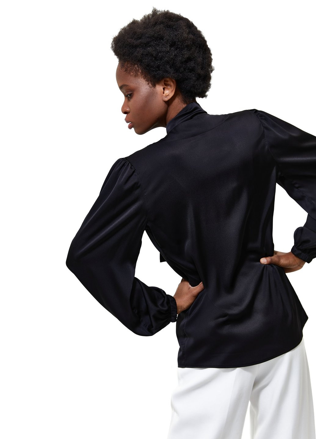 Черная демисезонная черная шелковая блуза Gepur
