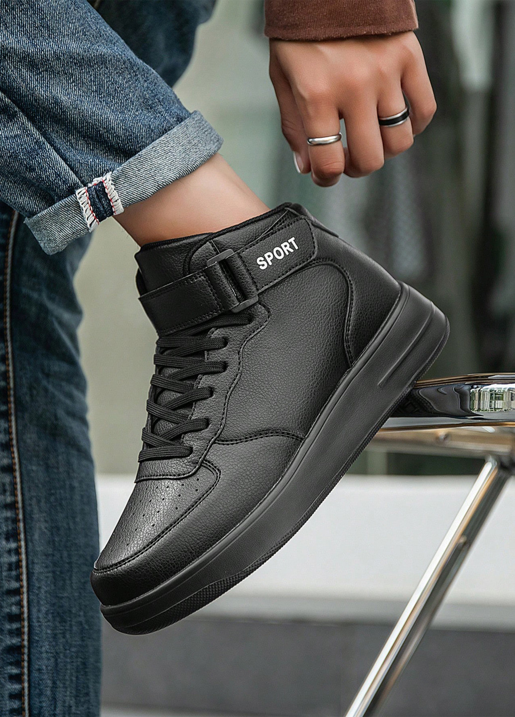 Черные демисезонные кроссовки SHEIN