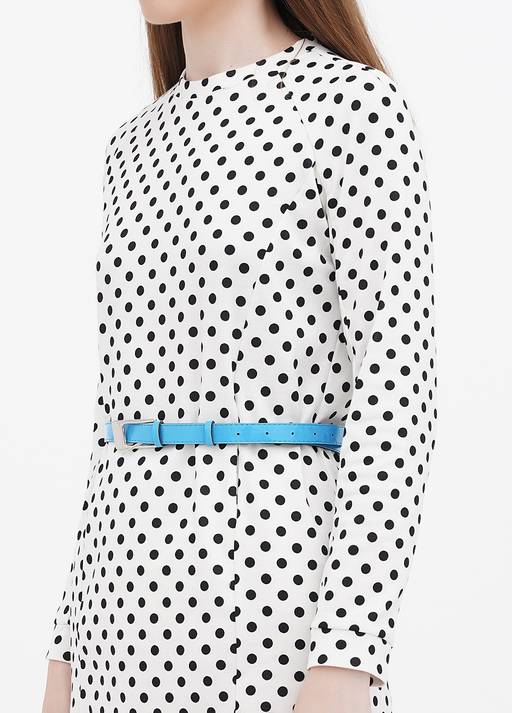 Белое кэжуал платье футляр Laura Bettini в горошек