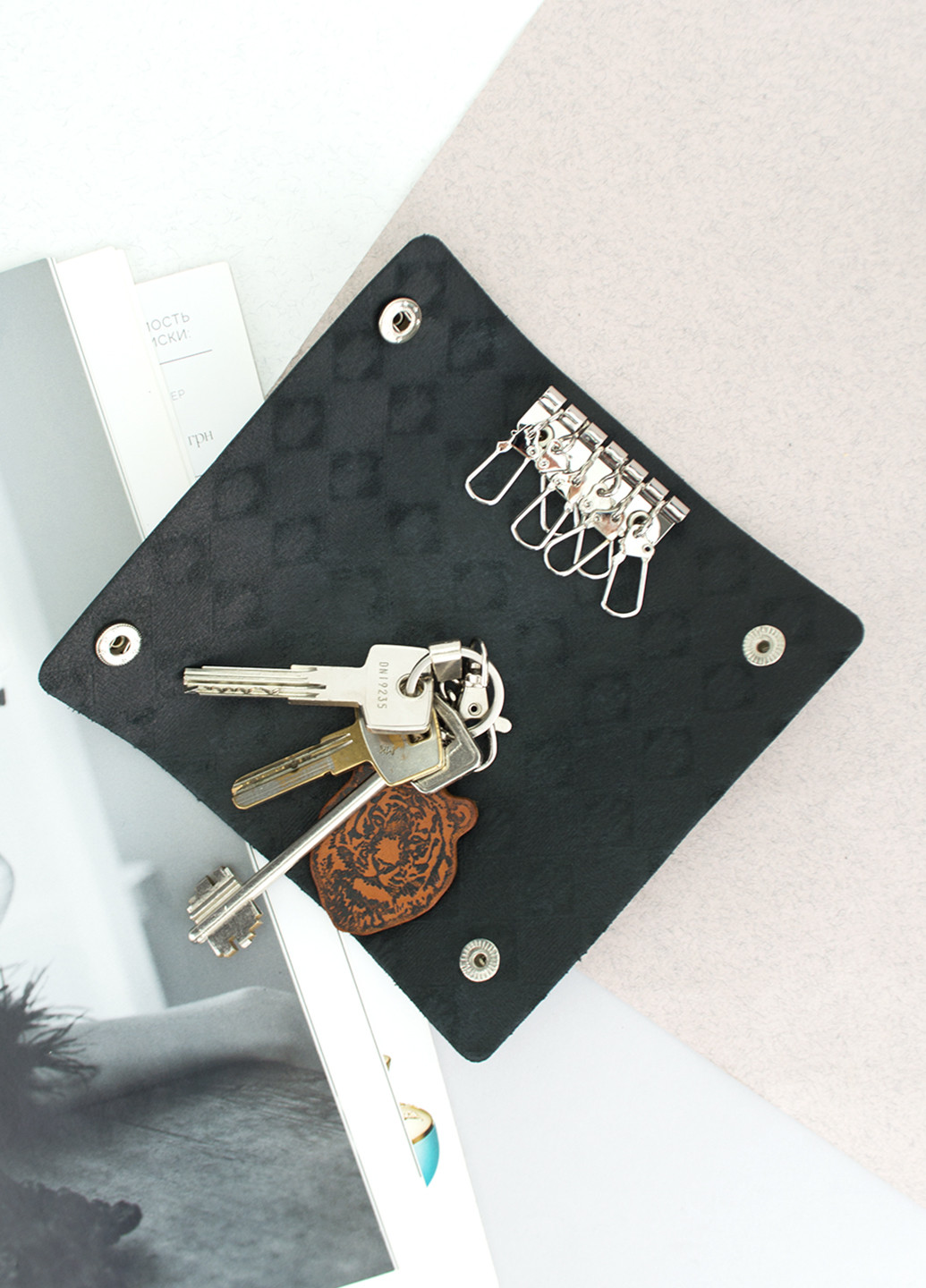 Подарунковий чоловічий набір №67 "Тризуб": ремінь + портмоне + ключниця + обкладинка на паспорт (чорний) HandyCover (253322429)