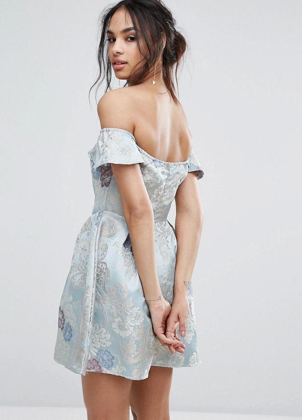 Серо-голубое коктейльное платье клеш, с открытыми плечами Missguided с цветочным принтом