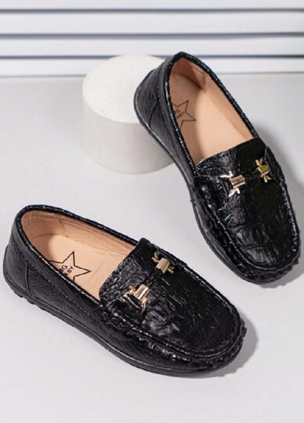 Черные туфли без шнурков SHEIN