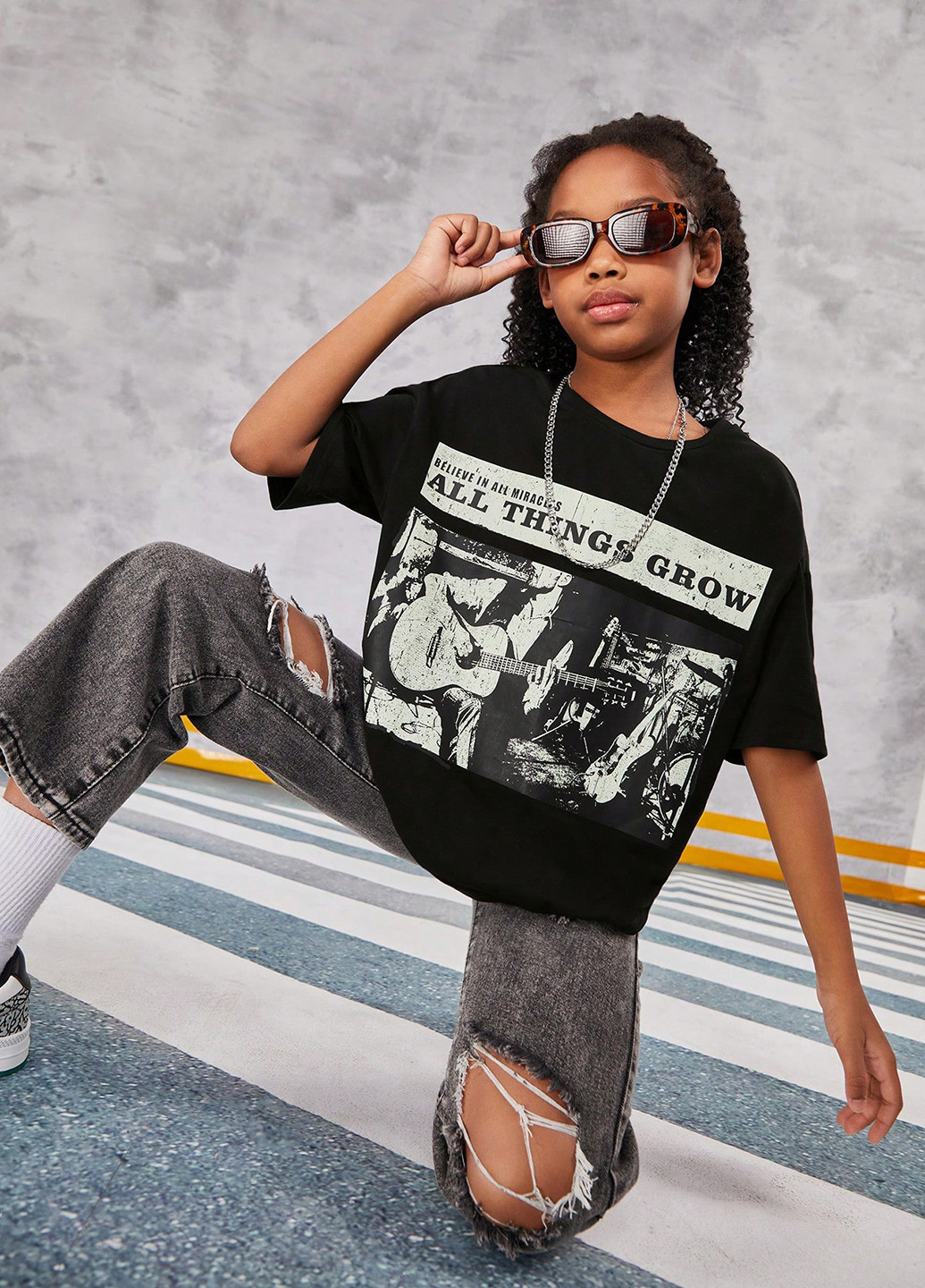 Черная летняя футболка SHEIN