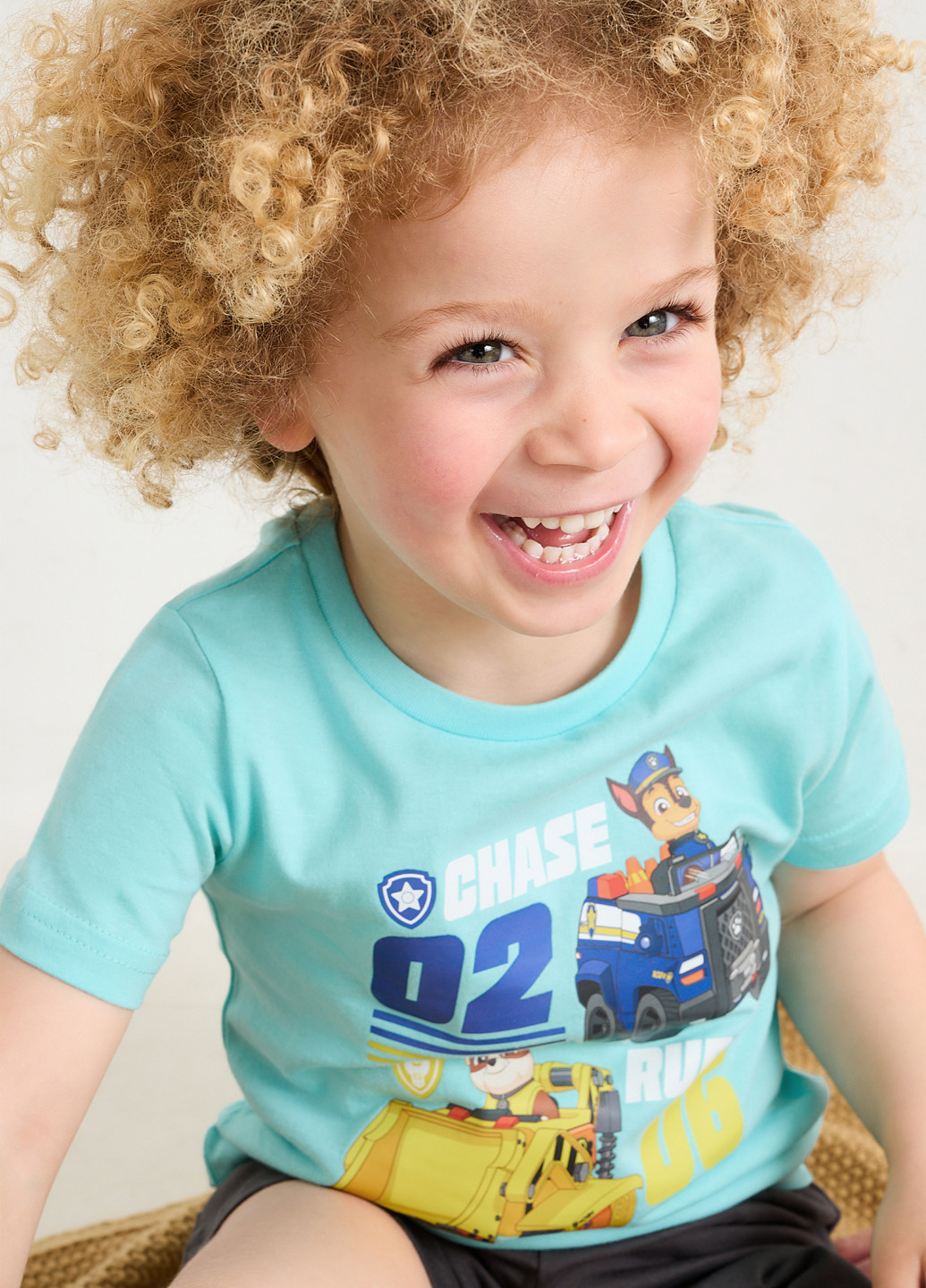 Комбинированный демисезонный комплект (футболка, шорты) C&A