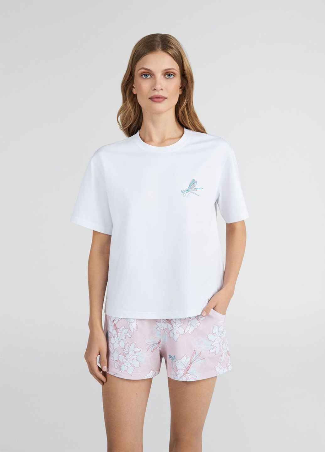 Белая всесезон пижама (футболка, шорты) футболка + шорты Ellen