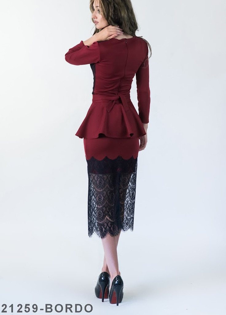 Бордовое кэжуал женское платье c баской lotta бордовый Podium однотонное