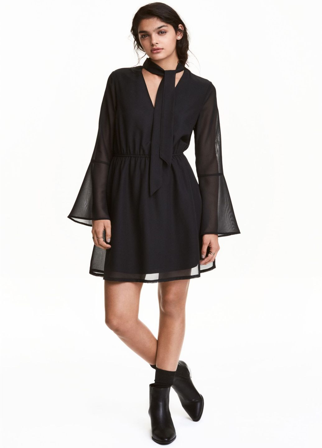 Черное коктейльное платье клеш H&M