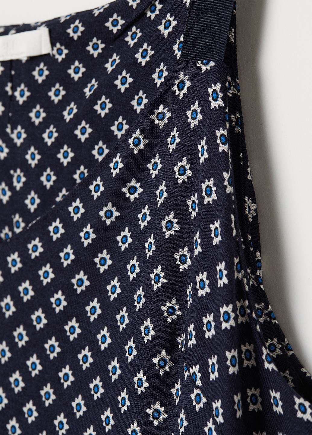 Темно-синее кэжуал платье а-силуэт H&M с абстрактным узором