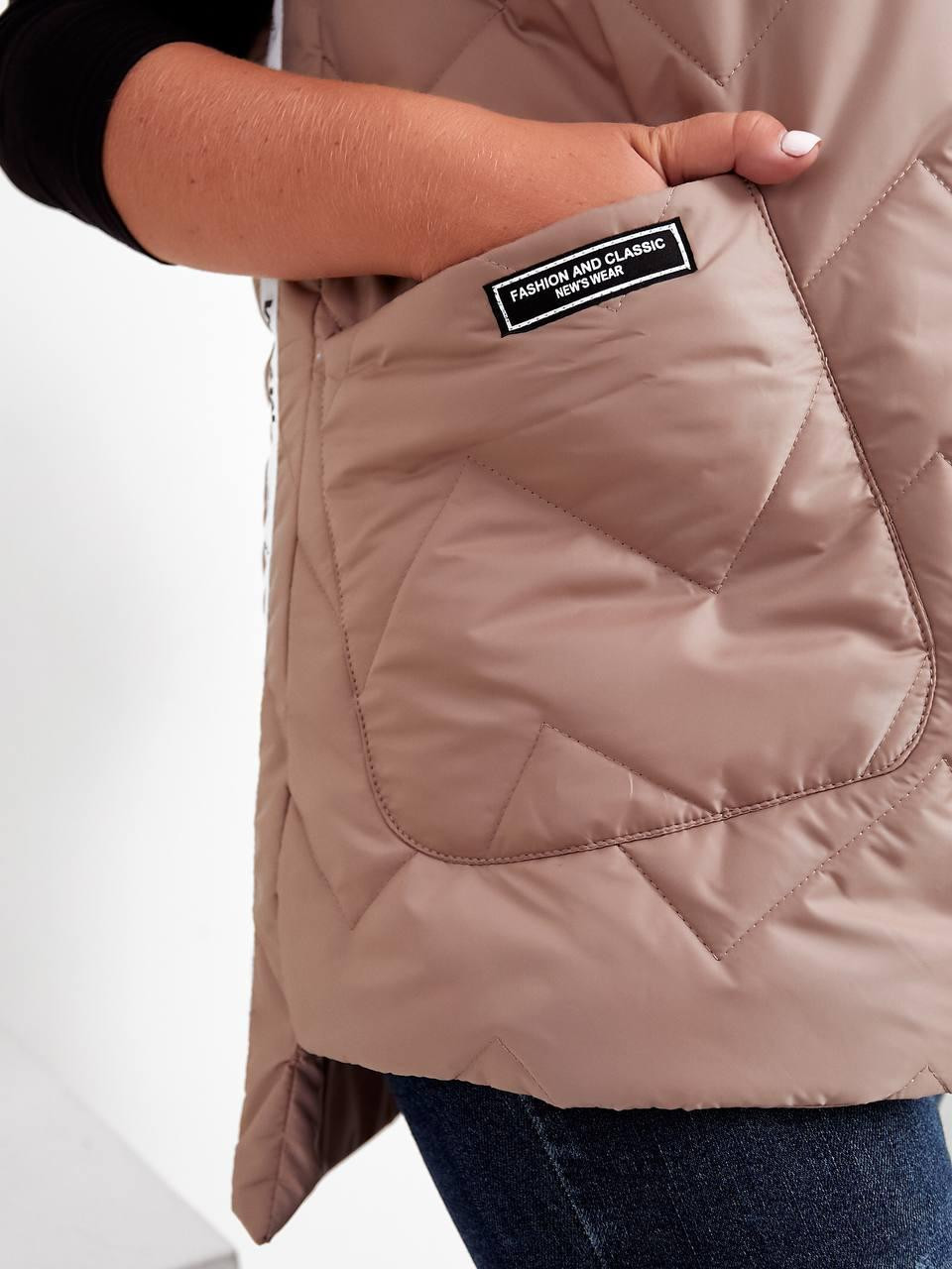 Женская жилетка с накладными карманами цвет мокко р.48/50 322708 New Trend (255401314)