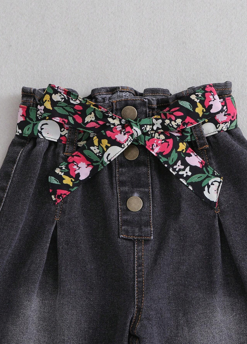 Черные демисезонные зауженные джинсы SHEIN