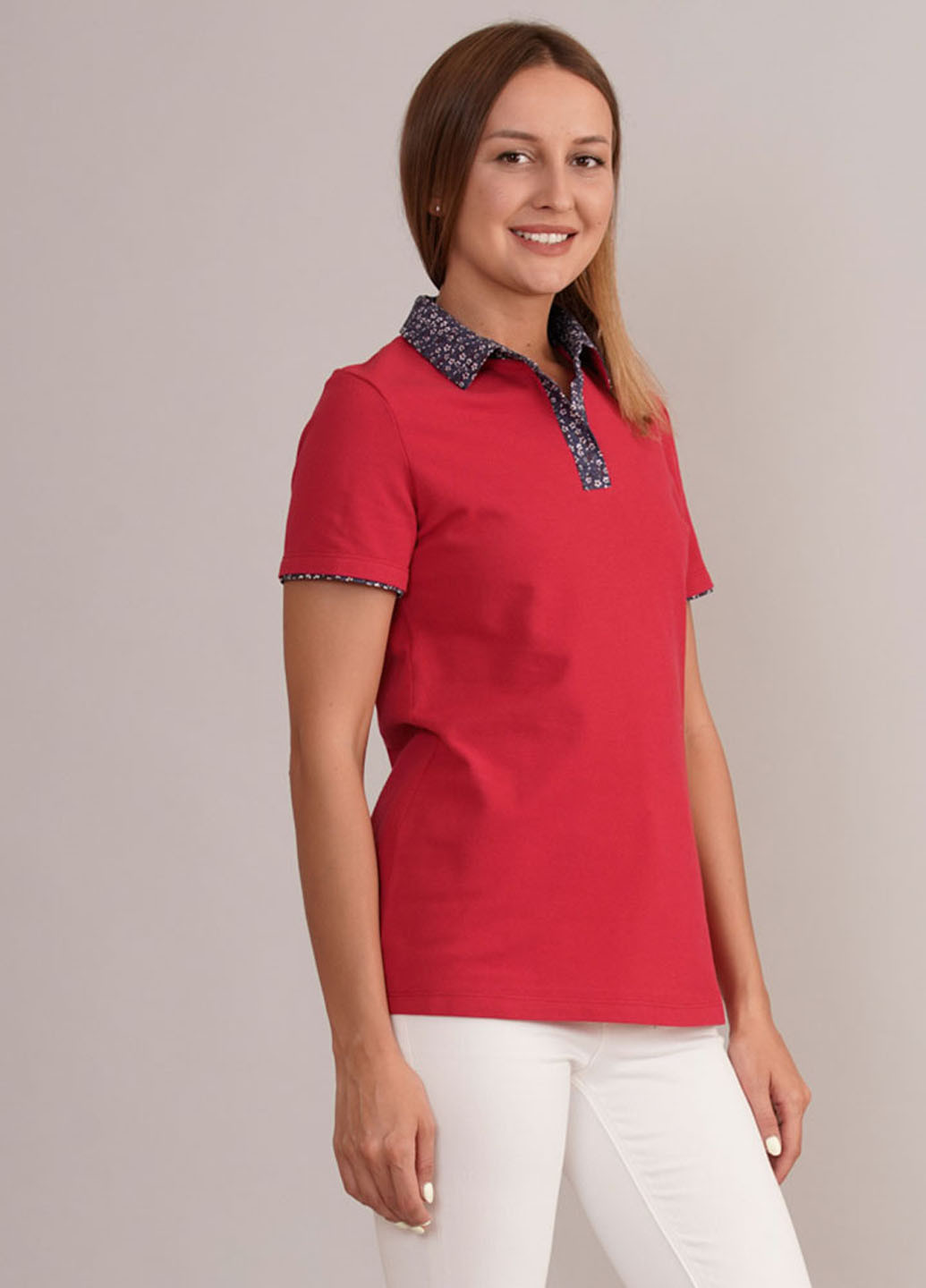 Красная женская футболка-поло Promin. однотонная